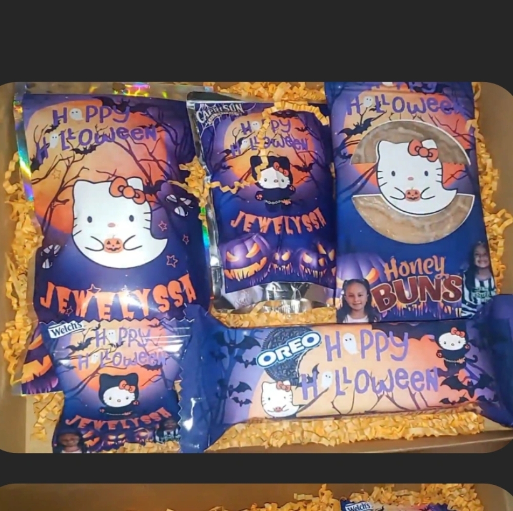 Hello Kitty Halloween wrappers 🎃